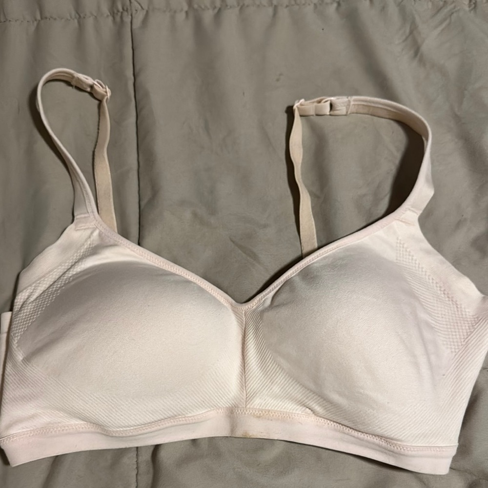 Warner's Cream Wireless Bra Smooth Molded Cups